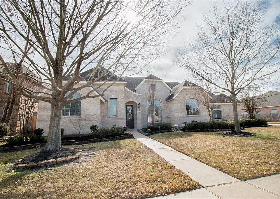 1st image of 17802 W Copper Lakes Dr