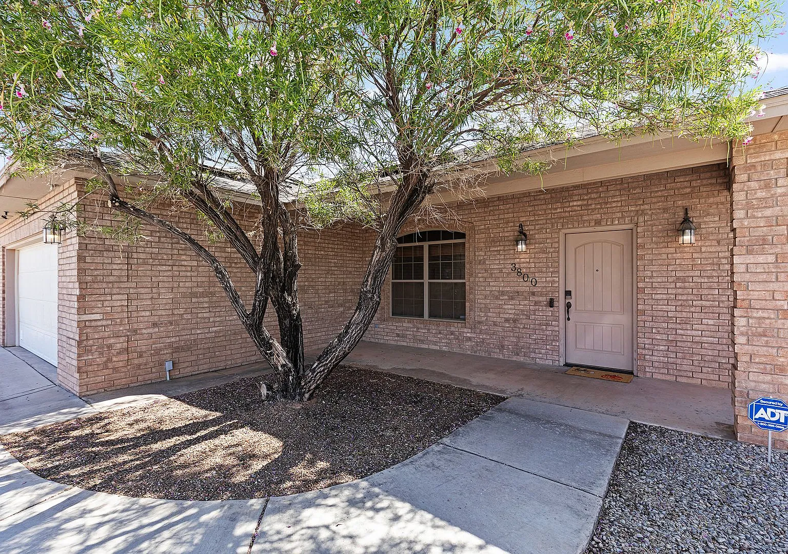 4 Bedroom Home With Solar Panels: Move-In Special — Photo 2