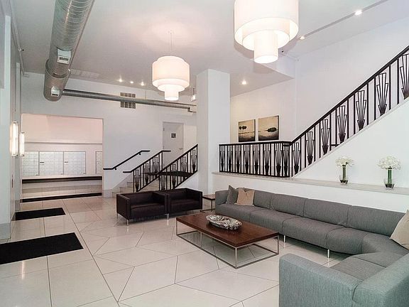 2nd image of 758 N Larrabee St APT 814