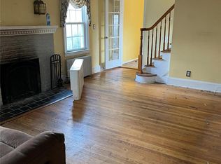 21 W 2nd St, Freeport, NY 11520