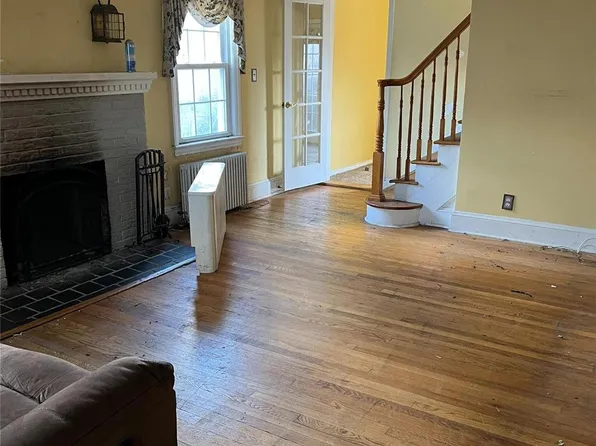 21 W 2nd Street, Freeport, NY 11520