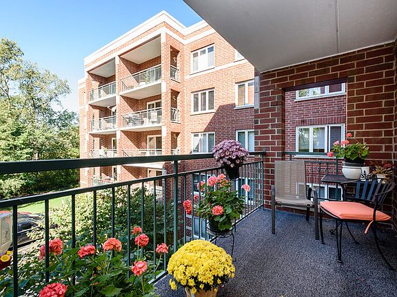 2nd image of 5320 N Lowell Ave APT 301