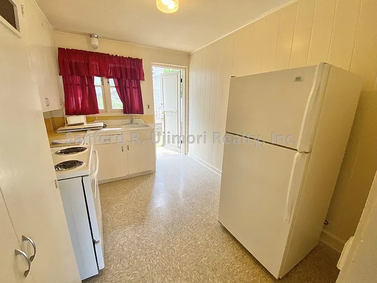 906 Hausten St — Photo 2