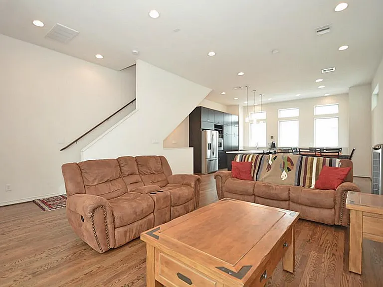 2713 Clay St — Photo 12