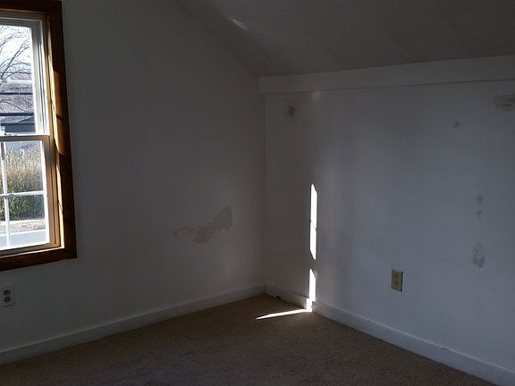 One of the three b3drooms.