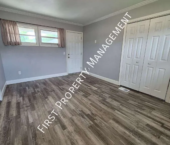 1013 Lansdell Rd — Photo 15