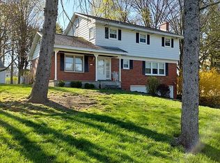 7 Alpine Dr, Latham, NY 12110