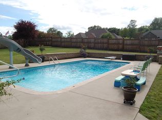 398 Oakleigh Dr, Dyersburg, TN 38024