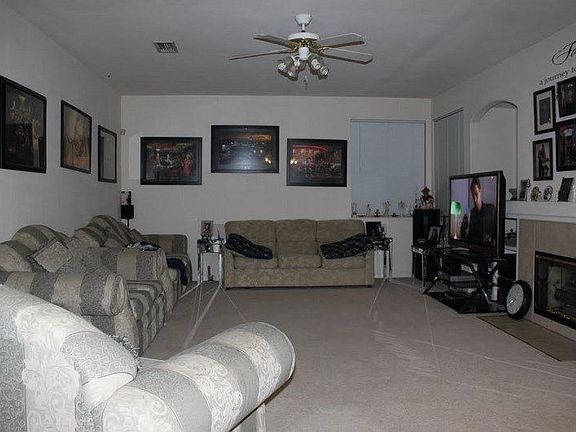 3rd image of 899 Cherry Blossom Ln