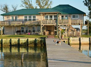 305 Captains Rd, Anahuac, TX 77514