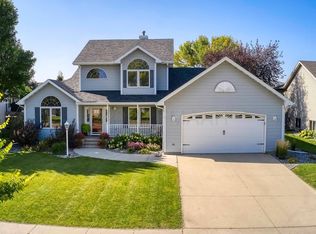 2735 Parkview Dr S, Fargo, ND 58103