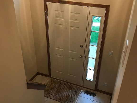 2nd image of 872 Essex Cir