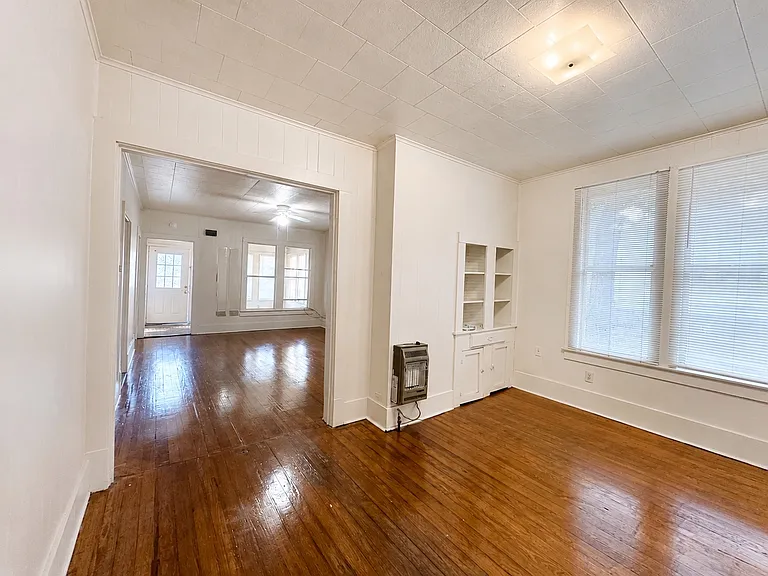813 W Sycamore St — Photo 5