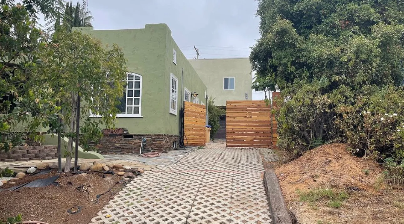 4605 Terrace Dr — Photo 3