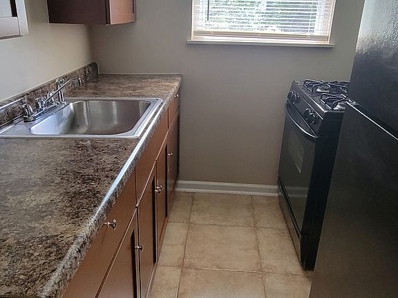 3rd image of 1801 Kinney Ave