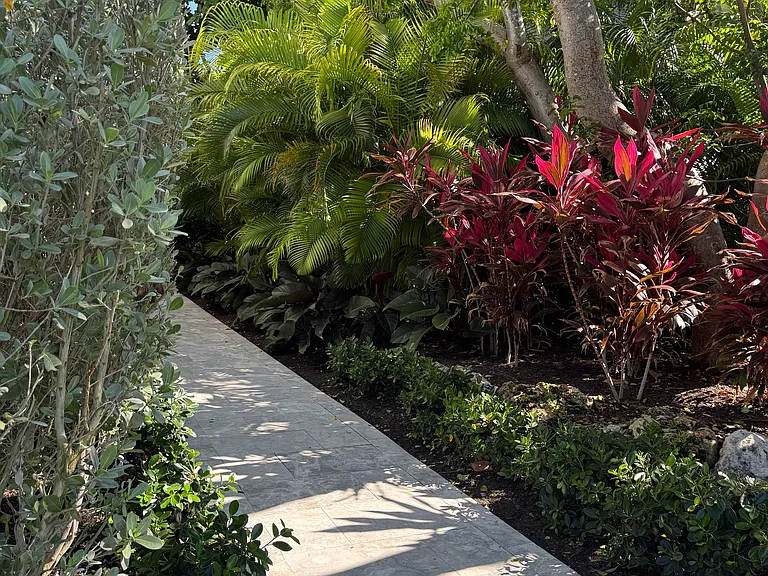 500 Periwinkle Way — Photo 41