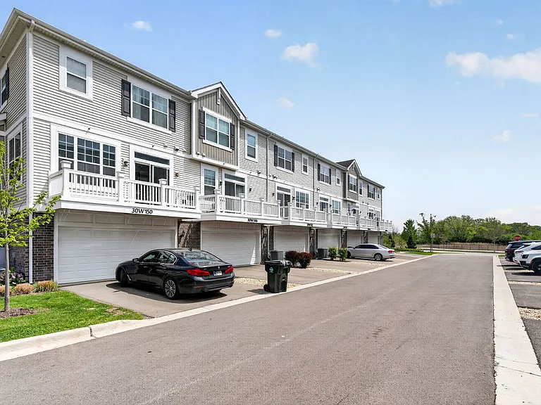 30W142 Wheeler Cir — Photo 50