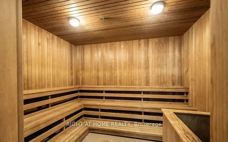 1055 Bay St #Penthouse 12 — Photo 22