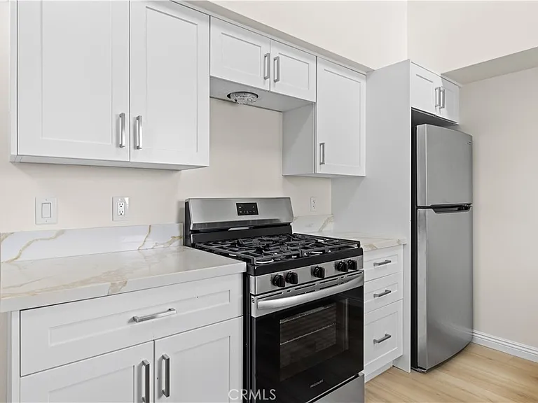 1818 S Norton Ave #405 — Photo 8