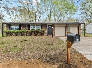 404 Country Meadow Ln, Belleville, IL 62221