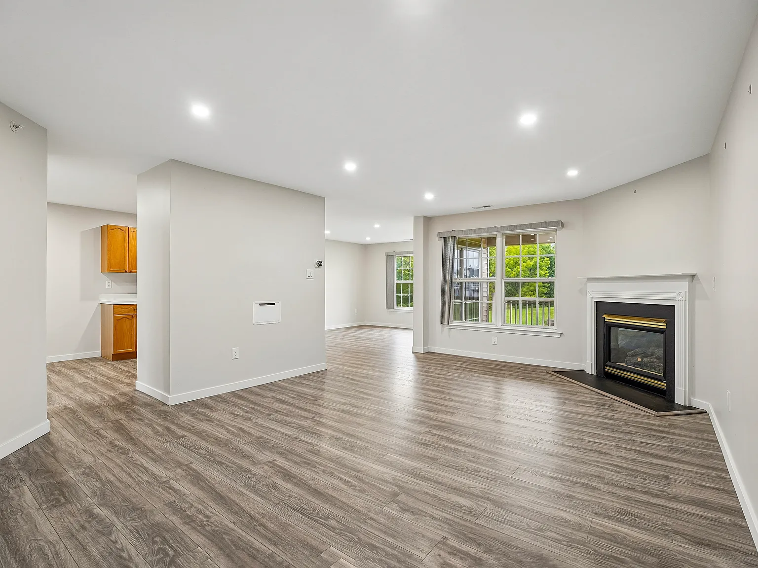 2 bed, 1425 sqft, $3,100 — Photo 2