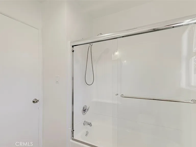 14916 Wyandotte St — Photo 11