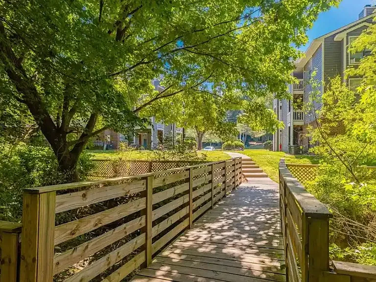 2122 Crossing Way Ct — Photo 14
