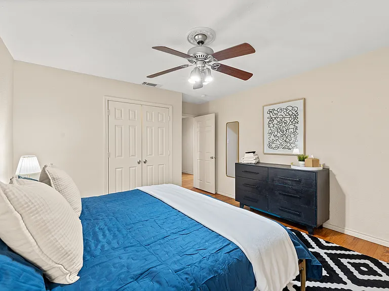 6806 Royal Ln — Photo 7