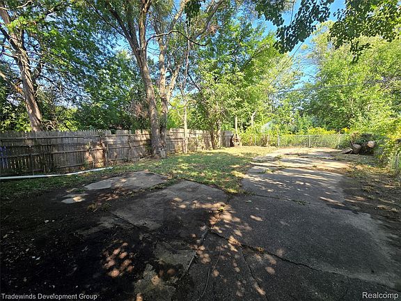 5th image of 10742 Balfour Rd