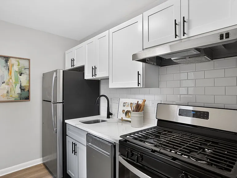 Welcome to Merrill House Apartments, where modern design meets everyday convenience. Take a look at our sleek kitchens featuring stainless steel appliances and contemporary finishes. Elevate your lifestyle todayschedule a tour now!