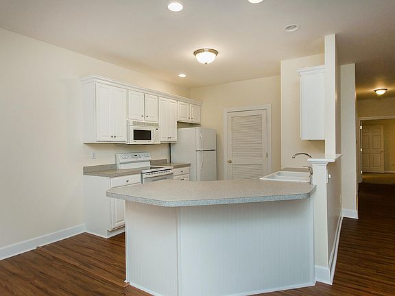 4th image of 324 Ballston Ave APT 2