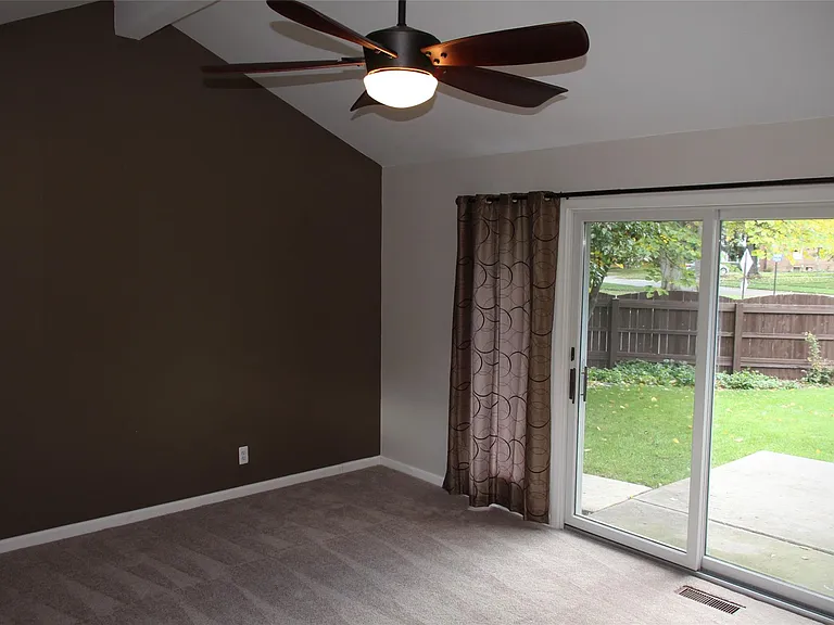 32349 Sheridan Dr — Photo 9