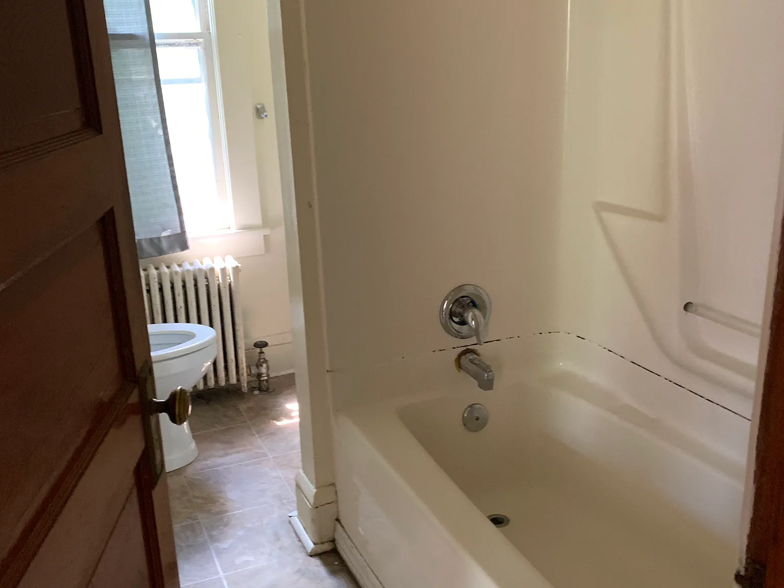 4 bed, 2500 sqft, $4,300 — Photo 3