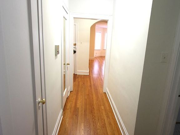 2nd image of 6439 N Leavitt St APT 2N