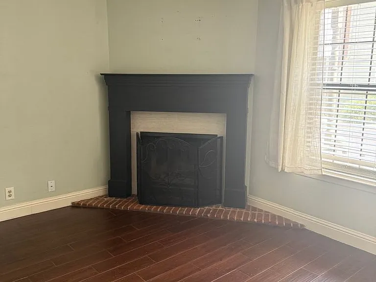 716 W Mulberry St — Photo 14