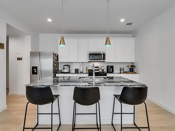 1518 Merulana Ln — Photo 9