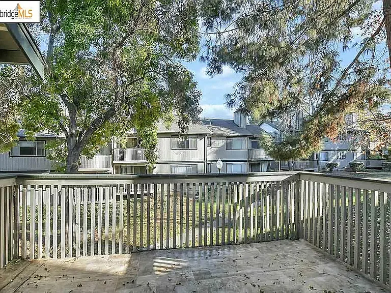 456 Lancaster Ln — Photo 3