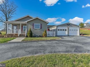 936 Gap Rd, Kinzers, PA 17535