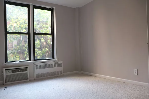 Rented by REMAX Elite | media 9
