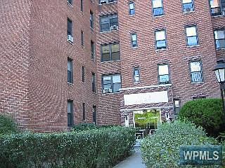 1st image of 555 McLean Ave APT 2C