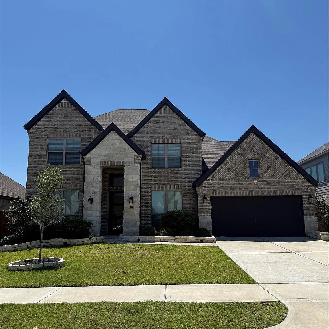 5 bed, 4.5 bath, 3546 sqft, $4,775 — Photo 2