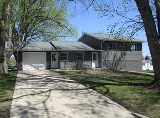 53 Eastview Dr, Hancock, MN 56244