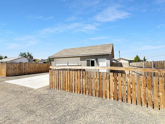 2nd image of 1443 Carson St #B
