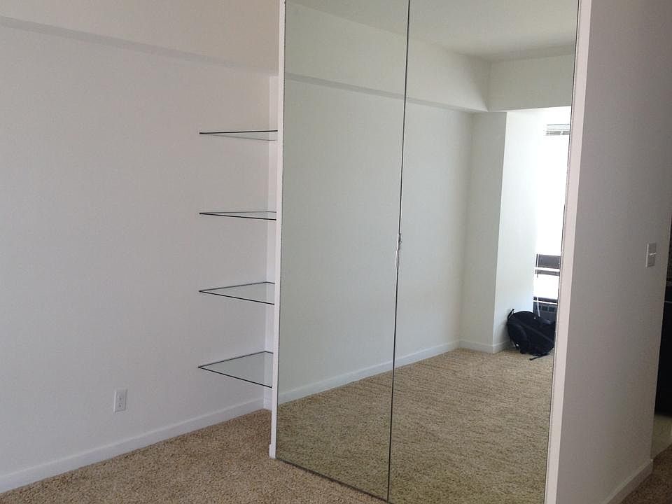 Closet / Murphy Bed