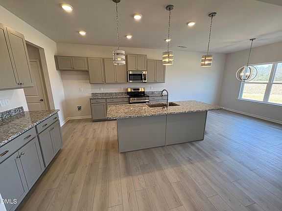5th image of 82 Cheshire Farm Dr