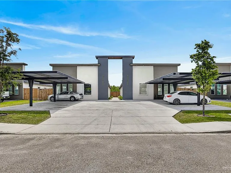 3008 Links Dr #3 — Photo 1
