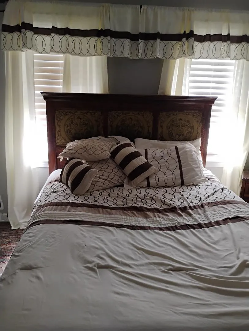 3 bed, 2499 sqft, $850 — Photo 1