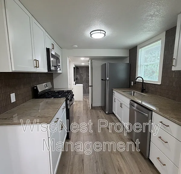 1100 S Savage St — Photo 8