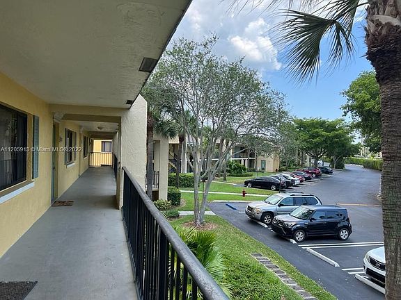 3rd image of 517 Meadows Cir #0
