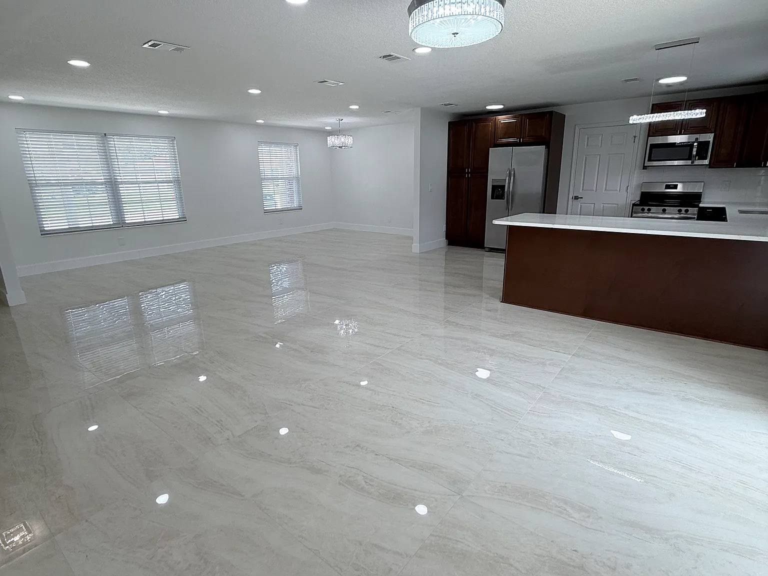 4 bed, 2425 sqft, $2,900 — Photo 4
